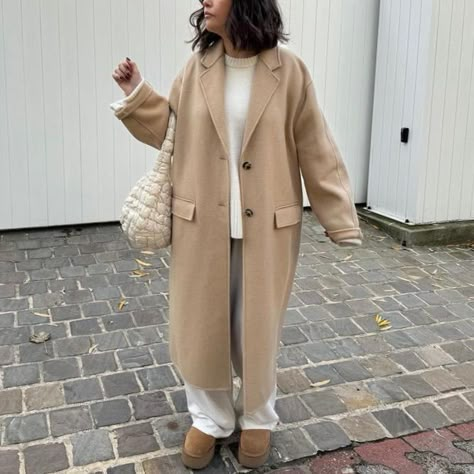 Zara Double Faced Wool Blend Coat In Creamy Beige! New With Tags!! Oversized Fit, 50% Wool! As Seen On Many Bloggers And Sold Out! Similar Style To Aritzia And Maxmara Coats!! Size Tag M-L, Best For Us6/8/10 Maxmara Coat Outfit, Winter Fashion In Paris, Babaton Slouch Coat, Tan Wool Coat Women, Mantel Beige Outfit, Winter European Fashion, Long Coat Outfits For Women, Tan Wool Coat Outfit, Zara Coat Outfit