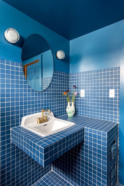 Midcentury Blue Bathroom, Primary Color Bathroom, 80s Bathroom Aesthetic, Bathroom Funky, Glass Homes, Tile Color Palette, Blue Bathrooms, Aesthetic Bathroom Decor, Colourful Bathroom