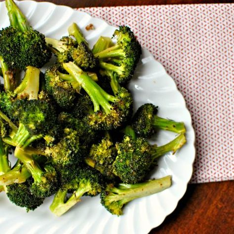 Roasted Marinated Broccoli - Simply Scratch Marinated Broccoli, Grilled Brats, Broccoli Recipe, Fresh Broccoli, Roasted Broccoli, Broccoli Recipes, Broccoli Florets, Fresh Garlic, Caramelized Onions