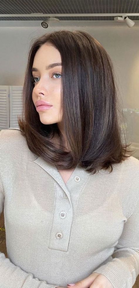 Dark Hair Long Bob, Long Bob Hairstyles Brunette, Brunette Mid Length Hair, 90s Lob Haircut, Long Lob Haircut, Hair Long Bob, Lob Haircut Layered, Collarbone Length Hair, 90s Haircuts