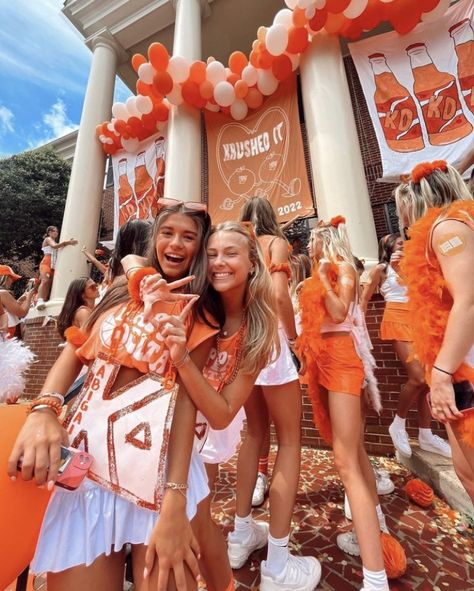 Ut College, Univ Of Tennessee, University Of Tn, Rocky Top Tennessee, Tennessee Volunteers Football, Tennessee Girls, College Acceptance, College Sorority, Tennessee Football