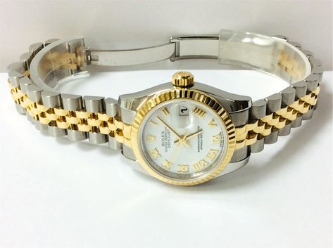 Rolex Watches Women 26mm, Ladies Rolex Watches On Wrist, Woman Rolex Watch, Trendy Watches Women Fashion, Trendy Watches Women, Expensive Lifestyle, Rolex Datejust Women, Minimalist Watch Women, Casio Vintage Watch