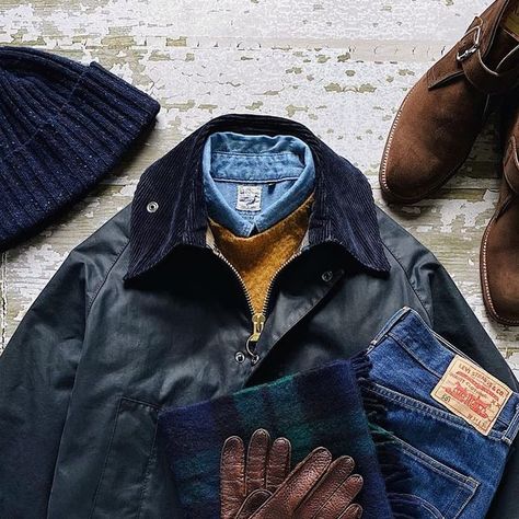 Jeff Depano on Instagram: "Feb.09.2020 | Today’s Kit --- Jacket: @Barbour BEDALE - NAVY Sweater: @HarleyOfScotland Chambray Shirt: @orSlow Watch Cap: @DrakesDiary Scarf: @BeggAndCo Gloves: @HestraGloves PECCARY LEATHER UNLINED HANDSEWN - SIENNA via @DivisionRoadInc Jeans: @Levis.Vintage.Clothing 1966 501 Chukkas: @AldenShoeCo x @BrickMortarSeattle HUMUS SUEDE GEORGE BOOT --- #DepanoGrid #Barbour #HarleyOfScotland #orSlow #Drakes #BeggAndCo #Hestra #LevisVintageClothing #Alden #BrickMortarSeattle" Bedale Barbour Men, Black Barbour Jacket Outfit, Heritage Style Men, Barbour Jacket Outfit, Frat Bro, Staff Ideas, Barbour Bedale, Barbour Style, Half Jacket