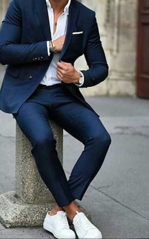 Men Suits Blue, Suits And Sneakers, Mens Fashion Suits Casual, Sneakers Outfit Men, Dress Sneakers, Mens Casual Suits, Blazer Outfits Men, Blue Suit Men, Mens Fashion Blazer