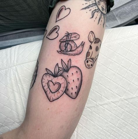 ♡ 𝑯𝒂𝒏𝒏𝒂𝒉 ♡ on Instagram: “Two ones for Teagan from the flash day! Snail and strawberry hearts 🍓 Thankyou for coming down!…” Strawberry With Heart Seeds Tattoo, Snail Strawberry Tattoo, Heart Shaped Mushroom Tattoo, Snail Tattoo Cute, Snail Tattoo Colorful, Snail Tattoo, Strawberry Tattoo, Strawberry Hearts, Heart Tattoo