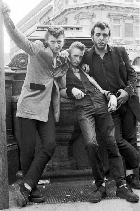 English Teddy Boys, 1950s. Beatnik Style 1960s Men, Greaser Character Design, Teddy Boys 1950s, 50s Style Men, 50s Rock And Roll, Teddy Boy Style, Teddy Boy, Draped Coat, Vintage Guide