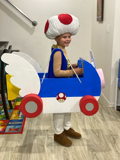 #toad #mariokart #halloweencostume Mario Kart Toad Costume, Toad Mario Kart Costume, Disfraz Mario Kart, Mario Cart Charters Costumes, Toad Costume Diy Women, Mario Kart Halloween, Toad Mario Kart, Wagon Costume, Mario Kart Costumes