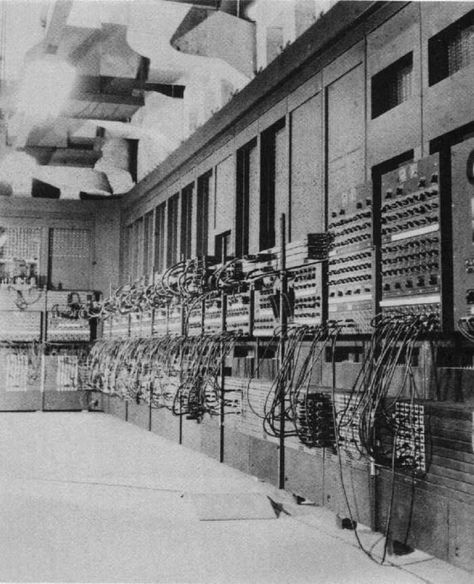 Eniac Computer, The First Computer, First Computer, Pennsylvania History, Micro Computer, Portugal Algarve, Vintage Industrial Design, Old Computer, Vintage Technology