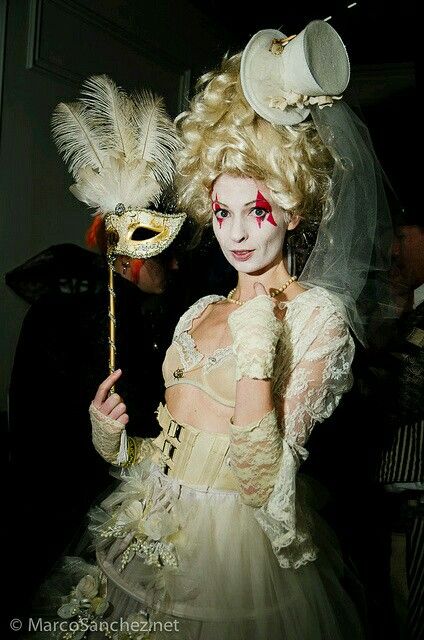 Circus Room, Circus Ideas, Venetian Costume, Ball Inspiration, Freedom House, Ball Costume, Modern Baroque, Makeup Inspired, Rococo Fashion