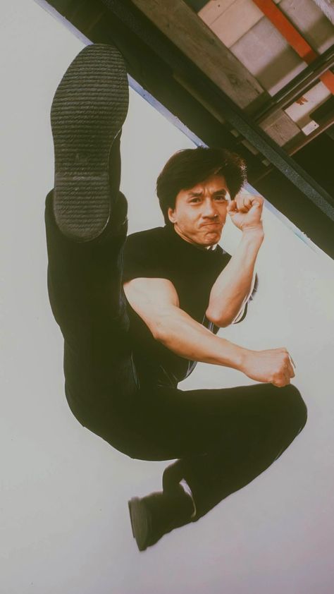 Composer Pose Reference, Jackie Chan Aesthetic, Jackie Chan 90s, Kung Fu Wallpaper, Jackie Chan Wallpaper, Chackie Chan, Actors Wallpaper, Chan Aesthetic, Jackie Chan Movies