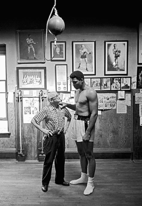 Muhammad Ali and Johnny Coulon, bantamweight world cham- pion of 1908, in Coulon’s gym in Chicago, 1966 © Muhammad Ali, photographed by Thomas Hoepker, 1966 Gym Black And White, Thomas Hoepker, Old School Gym, Ali Boxing, Usa Chicago, Heavyweight Boxing, Muhammed Ali, Mohammed Ali, Float Like A Butterfly