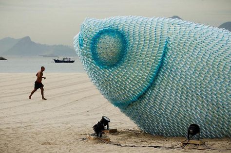 Beach Sculpture - UPCYCLIST Fish Sculptures, Giant Fish, Fish Sculpture, Wow Art, Recycled Art, Art Installation, Sculpture Installation, Plastic Bottle, Land Art