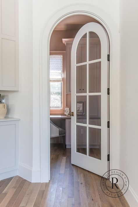 Bright Airy Kitchen, Arched Interior Doors, Pantry Door Ideas, Airy Kitchen, Doors Interior Modern, Arch Interior, Kitchen Transformation, Glass Doors Interior, Arched Doors