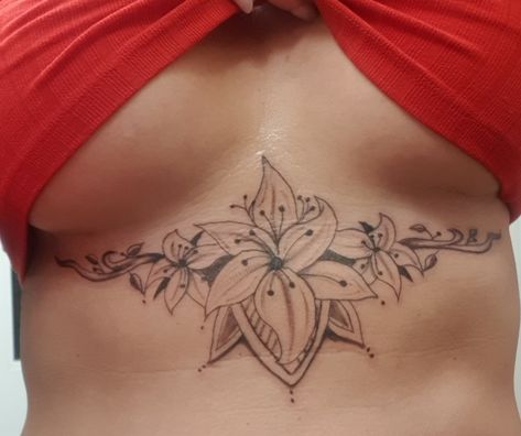 Sternum Tattoo Lotus, Purple Heart Tattoos, Skull Thigh Tattoos, Sternum Tattoo Design, Heart With Wings Tattoo, Beachy Tattoos, Wrist Tattoos Girls, Underboob Tattoo Designs, Lillies Tattoo