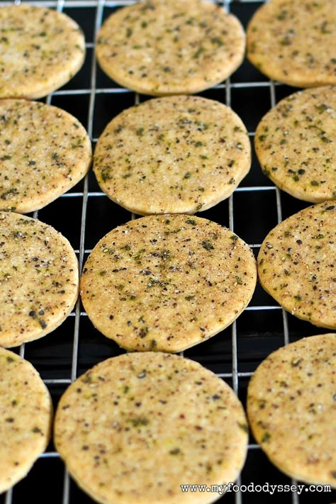 Salt, Pepper & Rosemary Cheese Crackers [Recipe] | My Food Odyssey Rosemary Cheese Crackers, Pepper Dessert, Savory Crackers Recipe, Cheese Crackers Recipe, Savory Crackers, Cheese Cracker Recipe, Homemade Crackers Recipe, Savory Cookies, Savoury Crackers