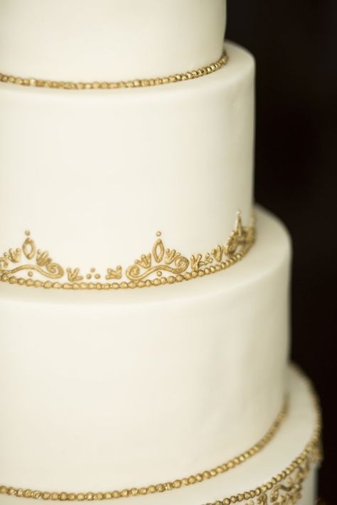 Ivory Gold Wedding, Sterling Castle, Ivory And Gold Wedding, Gold Ivory Wedding, Royal Wedding Cake, Ivory Wedding Cake, Gold Cake Topper Wedding, Wedding Cake Fresh Flowers, Ribbon Cake