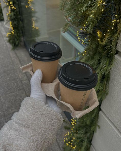 Coffee In Winter Aesthetic, Coffee Shop Winter Aesthetic, Cafe Winter Aesthetic, Coffee Winter Aesthetic, Winter Shopping Aesthetic, Coffee Outside Aesthetic, Winter Coffee Shop Aesthetic, Banff November, Winter Break Aesthetic