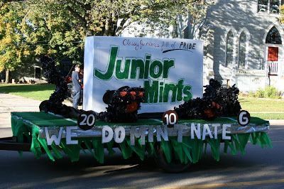 Cheer Homecoming, Cheer Formations, Parade Float Theme, Homecoming Hallways, Hoco Posters, Youth Cheerleading, Senior Poster, Homecoming Campaign, School Dance Ideas