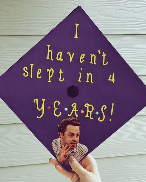 FRIENDS themed graduation cap! Graduation Cap Designs College, Funny Graduation Caps, Creative Graduation Caps, Grad Hats, College Grad Cap Ideas, High School Graduation Cap, College Graduation Cap Decoration, Grad Cap Designs, Diy Graduation Cap