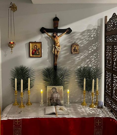 Catholic Decor Home Ideas, Home Altar Catholic Beautiful, Home Oratory, Wall Altar Ideas Catholic, Orthodox Altar, Catholic Home Altar, Catholic Church Stained Glass, Home Chapel, Prayer Altar