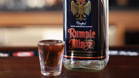 What Is Rumplemintz Liquor? How To Drink It Perfectly? Rumplemintz Drinks Cocktails, Rumple Minze Drinks Recipe, Rumplemintz Drinks, Fireball Mixed Drinks, Rumple Minze, Fireball Drinks, Cozy Cocktails, Cocktail Hour Food, Easy Margarita Recipe