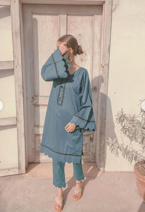 here the sleeves fashion recomending you which is trending Simple Pakistani Dresses Casual, Simple Dress Casual, Stylish Kurtis, Kurtis Design, Stylish Kurtis Design, Simple Kurta, Dress Designing, Simple Kurta Designs, Womens Trendy Dresses