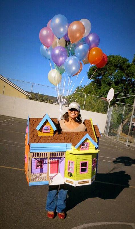 Up House Cardboard, House From Up Costume, Cardboard Box Costumes Diy, Ugly Sweater Contest Ideas, Disfraz Up, Cardboard Box Costume, Disney Up House, Valentines Day Box, Up Halloween Costumes