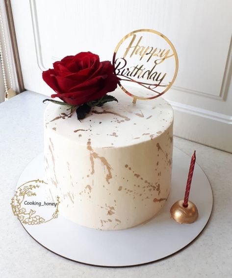 Homecoming Cake Designs, Autum Cakes Ideas, Welcome Cake Design, Simple Elegant Cakes Birthday, Red Color Cake, Simple Elegant Cake Designs, Classy Cakes Birthday For Women, Square Cake Ideas, Red Flower Cake