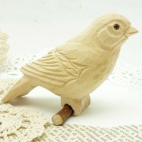 Bird Carving Patterns, Carved Wooden Birds, Wood Carving For Beginners, Woodworking Storage, Bird Carving, Carving Wood, Wood Carving Designs, Wood Carving Patterns, Wood Bird