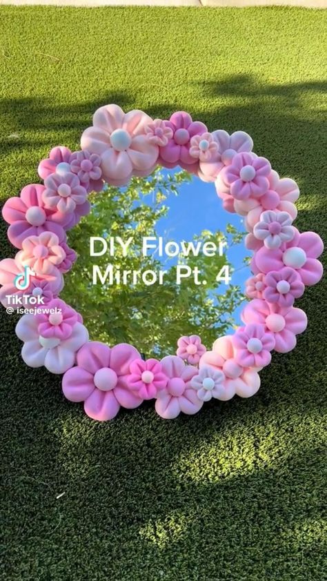 Vanity Mirror Diy, Air Dry Clay Diy, Diy Mirrors, Craft Ideas Easy, Flowers Mirror, Flower Mirror, Diy Air Dry Clay, Mirror Crafts, Pinterest Diy Crafts