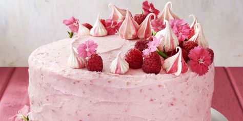 Topped with fluffy meringues and edible flowers, this pretty-in-pink raspberry velvet cake is about as springy as it gets. Torturi Baby Shower, Raspberry Cream Cheese Frosting, Pink Velvet Cakes, Velvet Cake Recipes, Raspberry Cream, Torte Cupcake, Cake Decorating Ideas, Easy Cake Decorating, Pink Foods