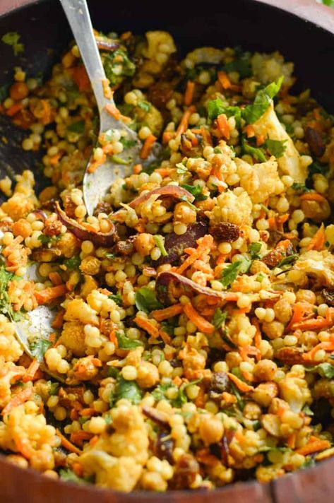 Close up of curried vegan couscous salad. Curried Quinoa Salad, Couscous Salad Vegan, Curried Couscous Salad, Couscous Side Dishes, Pearl Cous Cous Salad, Curried Salad, Potluck Vegan, Specialty Salads, Salad Couscous