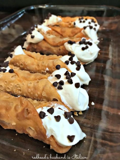 This Easy Cannoli Recipe uses traditional style Italian pastries stuffed with a simple sweet cream cheese filling that takes just a few minutes to create without having to use expensive hard to find ingredients. Easy Cannoli Recipe, Canolli Recipe, Dessert Individual, Cannoli Recipe Easy, Cannoli Recipes, Sweet Cream Cheese Filling, Easy Cannoli, Clam Sauce Recipe, Cream Filling Recipe