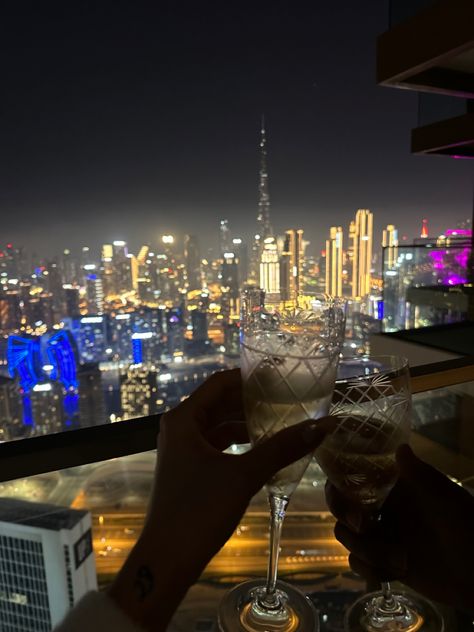 Date In Dubai, Dubia Pictures Night, Dubai Date Night, Dubai Engagement Photos, Dubai Husband, Dubai Night Aesthetic, Dubai Night View, Dubai Habibi, Dubai Night Life