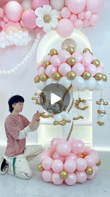 May Zhou on Instagram: "Hey friends! 💖 Come join me on this lovely pink and white merry go round. 🎠 Who‘s your favorite fairy tale character? 🤩  #balloon #balloondecor #balloondecoration #balloonart #balloonartist #balloonstylist #balloonbouquet #balloonarch #ballooncolumns #tutorial" Fairy Balloons, Balloon Carousel, Balloon Backdrop Ideas, Officer Party, Balloon Tutorials, Balloon Displays, Link Balloons, Balloon Stand, Baby Shower Balloon Decorations