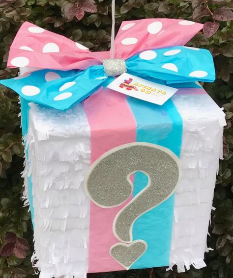 Gender Reveal Pinata, Gender Reveal Box, Creative Gender Reveals, Gender Reveal Party Games, Bow Gender Reveal, Pregnancy Gender Reveal, Gender Reveal Party Theme, Idee Babyshower, Piñata Ideas