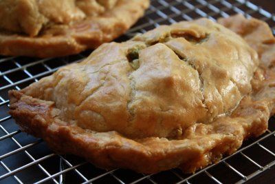 Yooper Pasty Recipe, Pasty Recipe Michigan, Canadian Meat Pie Recipe, Chicken Pasties, Chicken Hand Pies, Pasty Recipe, Chicken Rotisserie, Hand Pies Savory, Pasties Recipes