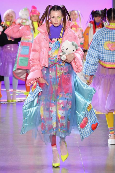 Leaf Xia, Kitsch Fashion, Fear Of Love, 일본 패션, Quirky Fashion, Harajuku Fashion, Colorful Fashion, Kitsch, Look Fashion