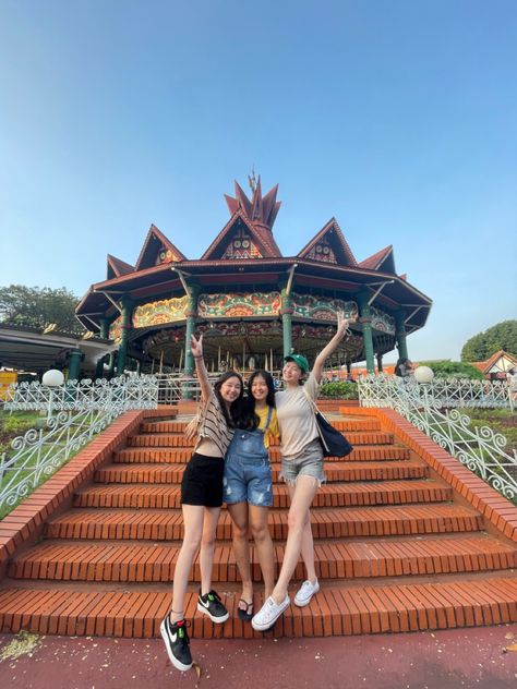 Outfit Ke Dufan, Ootd Dufan, Thai Fashion, Creative Instagram Photo Ideas, Insta Photo Ideas, Friend Pictures, Casual Style Outfits, Instagram Feed, Photo Ideas