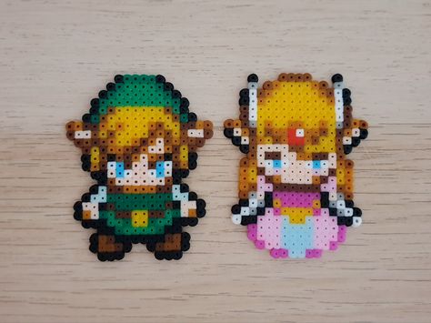 Princess Zelda Perler Beads, Link And Zelda Pixel Art, Link Zelda Perler Beads, Perler Beads Ideas For Couples, Green Perler Beads, Legend Of Zelda Perler Bead Patterns, Zelda Perler Bead Patterns, Legend Of Zelda Perler Beads, Link Perler Beads