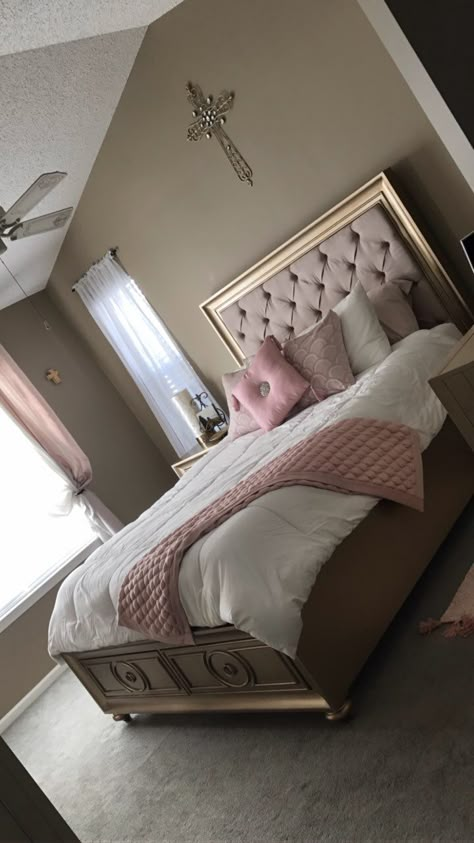 Apartment Decor Bedroom, Girl Apartment Decor, Luxury Room Bedroom, Classy Bedroom, Bedroom Decor For Teen Girls, Apartment Living Room Design, Teen Bedroom Decor, Apartment Decor Inspiration, Luxury Rooms