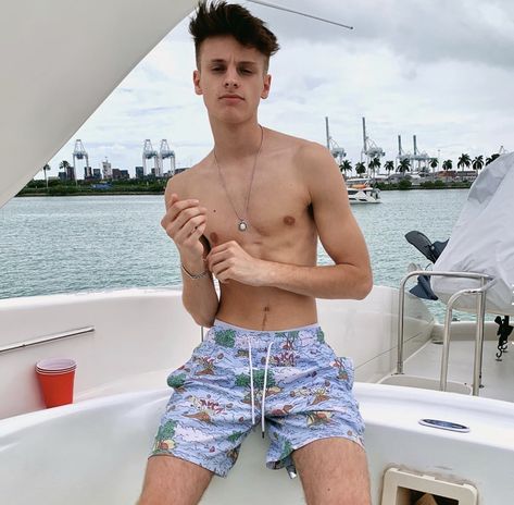 Mikey Tua, Johnny Orlando Shirtless, Mark Thomas, Johnny Orlando, Wattpad Stories, Social Media Stars, Shirtless Men, Swim Trunk, Orlando