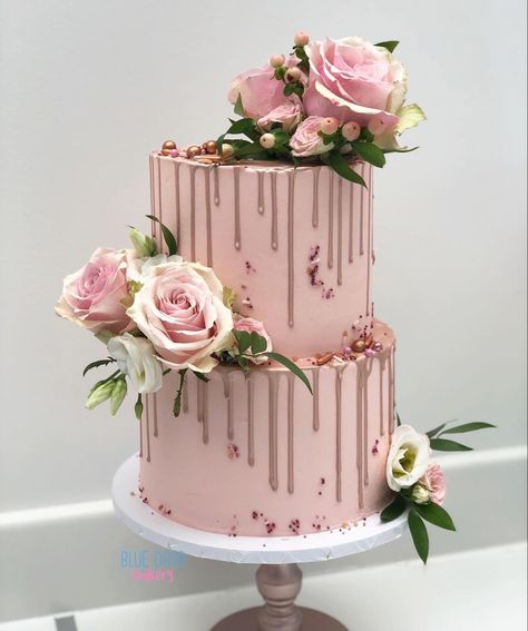 A birthday cake is a special cake that is made to celebrate someone's birthday. Birthday cakes are typically decorated with candles, frosting, and other toppings, and they can be made in a variety of shapes and sizes. Here is a description of a classic birthday cake: A two-layer round cake with white buttercream frosting and rainbow sprinkles. Rose Gold Buttercream Cake, Women 50th Birthday Cake, 40th Birthday Cake For Women Rose Gold, Cake Ideas For Women Birthday Mom, Elegant Pink Cakes Birthday For Women, Pink Rose Cake Birthday, Two Tier Birthday Cake For Women Elegant, Cake Designs For 18th Birthday Girl, Birthday Cake Two Floors