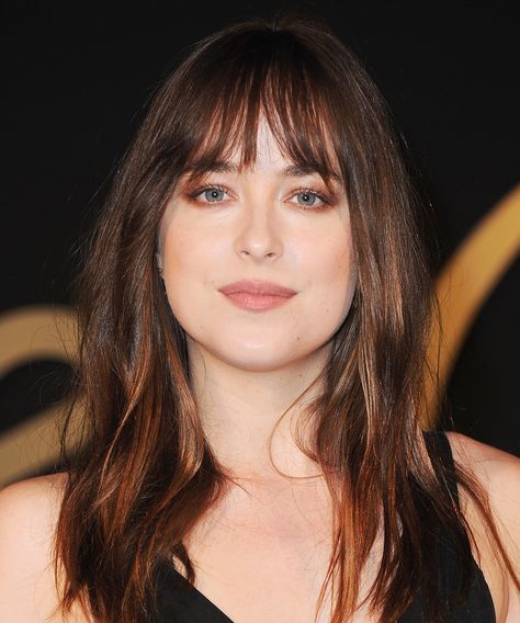 The Most Flattering Haircuts for Round Face Shapes  - Dakota Johnson  from InStyle.com Haircuts For Round Face Shape, Messy Bob Hairstyles, Classic Haircut, Short Shag Haircuts, Corte Bob, Face Shape Hairstyles, Dakota Fanning, Round Face Shape, Round Face Haircuts