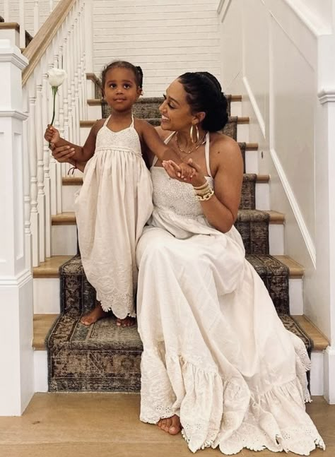 Girl Mom Aesthetic Black, Girl Mom Black Women, Feminine Motherhood, Mother Lifestyle, Tamara Mowry, Pregnancy Fashion Fall, Mommy Daughter Photos, Postpartum Fashion, Black Motherhood