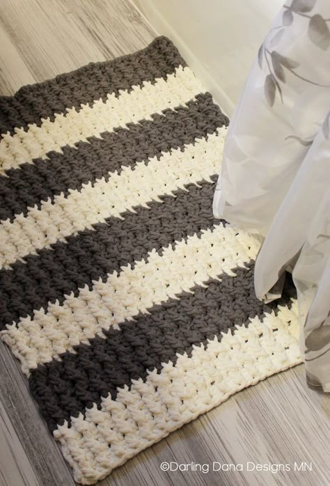 Crochet Bathroom Rug, Crochet Bath Mat, Rugs Crochet, Crochet Rug Patterns Free, Welcome Rugs, Crochet Mens Scarf, Crochet Bathroom, Ribbed Crochet, Crochet Mat