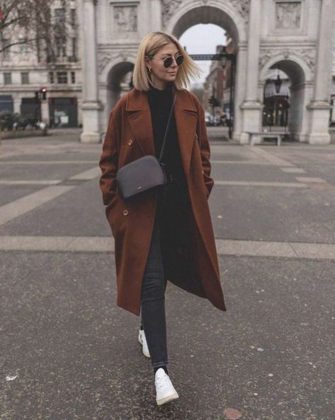 Brown Coat Outfit, Peacoat Outfit, Long Brown Coat, Coat Outfit Casual, Long Coat Outfit, Rounded Shoulders, Winter Coat Outfits, Chique Outfit, Event Outfit