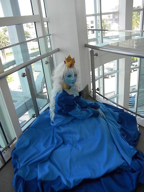 Adventure Time/Ice Queen cosplay Ice Queen Cosplay, Ice Queen Adventure Time, Adventure Time Costume, Ice Queen Costume, Adventure Time Cosplay, Ice Queen, Halloween Haunt, Best Cosplay, Cool Costumes