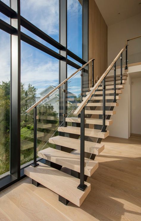 Glass Staircase Railing, Glass Railing Stairs, Modern Stair Railing, Types Of Stairs, Glass Railings, Interior Elements, House Staircase, Glass Stairs, Stair Railing Design