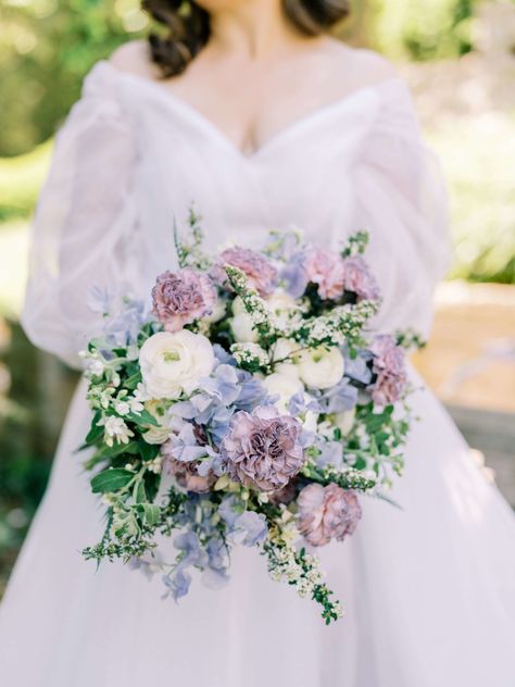 Purple wedding inspiration, old world wedding inspiration, purple bridal bouquet, romantic purple wedding, purple wedding flowers, paletta mansion wedding Dusty Blue And Purple Wedding Flowers, Blue And Purple Wedding Florals, Blue And Purple Wedding Flowers, Purple And White Wedding Flowers, Wedding Inspiration Purple, Bride Bouquets White And Purple, Bridal Bouquet Romantic, Bridal Bouquetr Purple, White Bouquet With Purple Accents